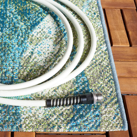 Safavieh Barbados 500 4'-0" x 6'-0" Rug in Blue Green / Ivory