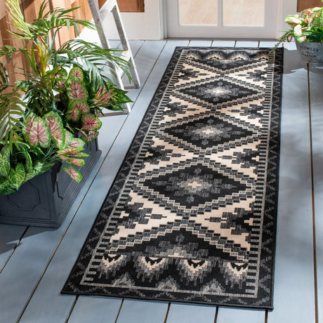 Safavieh Veranda 2'-3" x 10'-0" Rug in Black / Beige