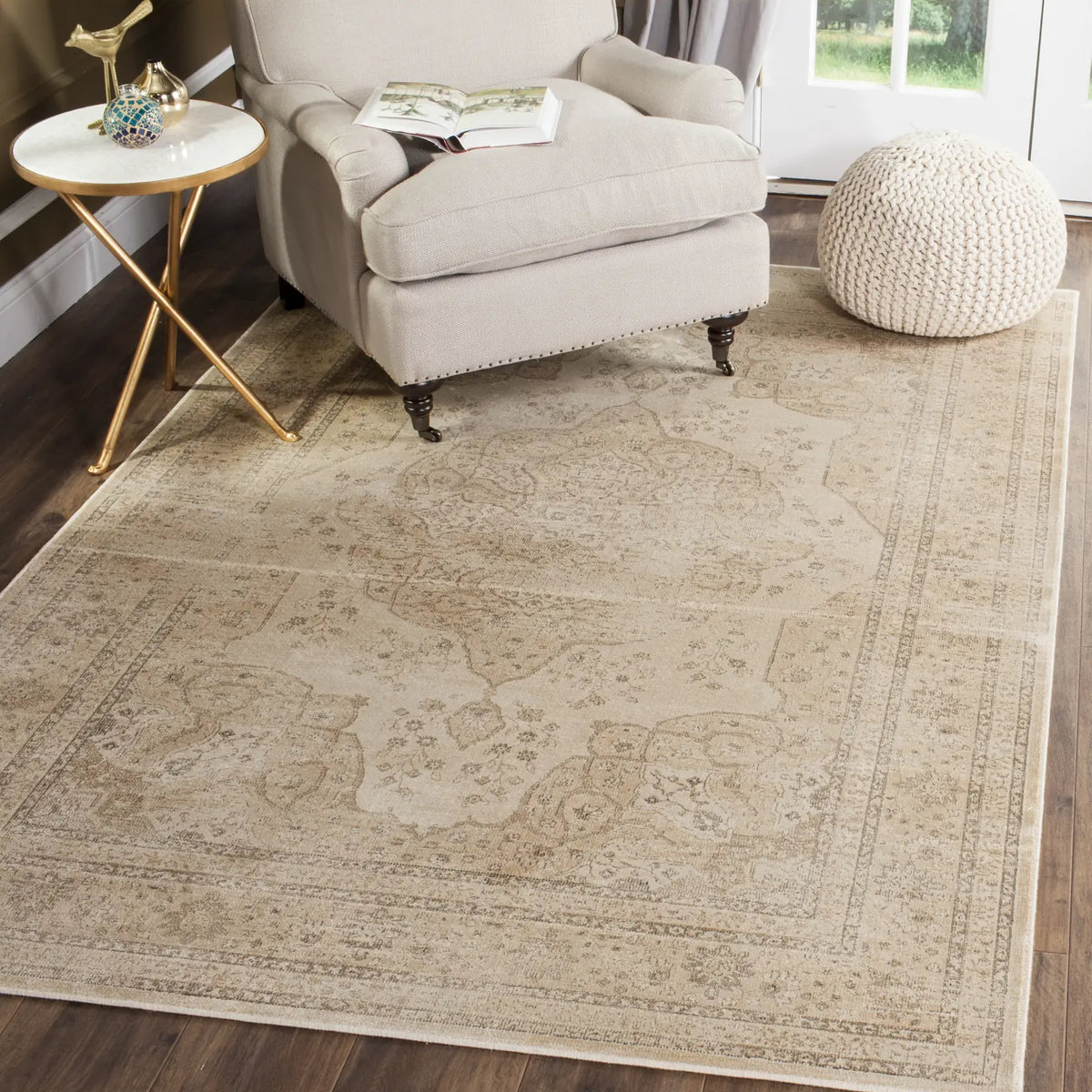 Safavieh Vintage 5'-3" x 7'-6" Rug in Creme