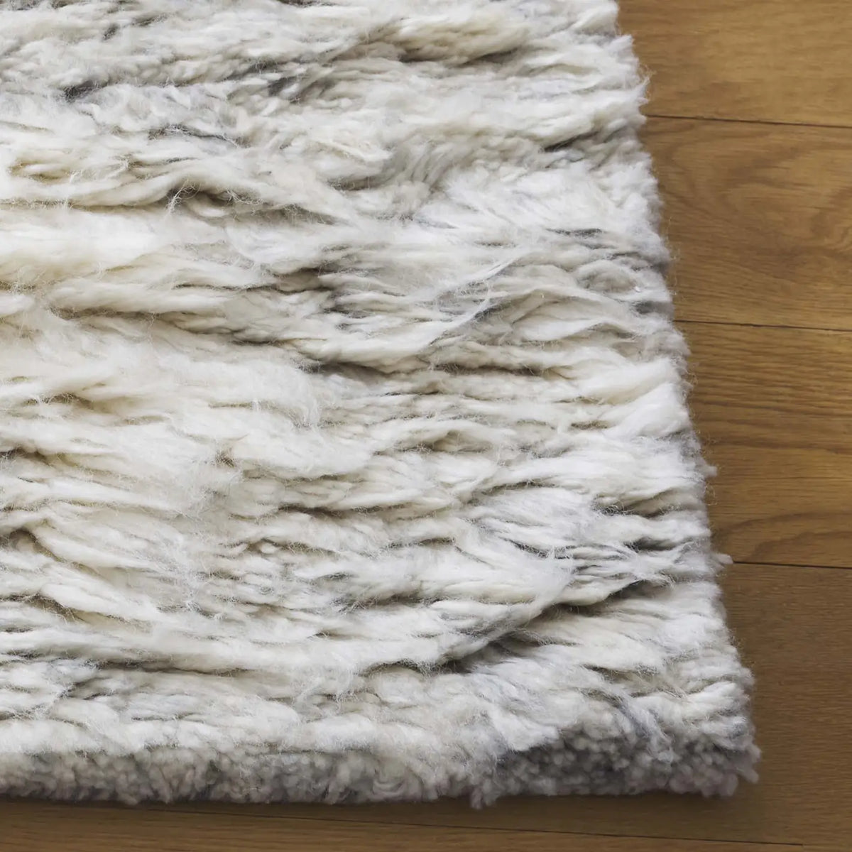 Safavieh Tribeca 6'-0" x 9'-0" Rug in Grey / Ivory