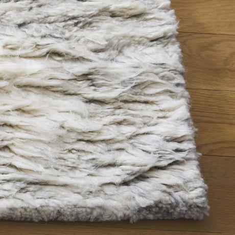 Safavieh Tribeca 6'-0" x 9'-0" Rug in Grey / Ivory