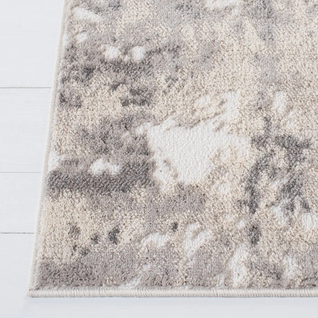 Safavieh Skyler 4'-5" x 6'-5" Rug in Light Grey / Grey