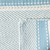 Safavieh Kilim 4'-0" x 6'-0" Rug in Light Blue / Ivory