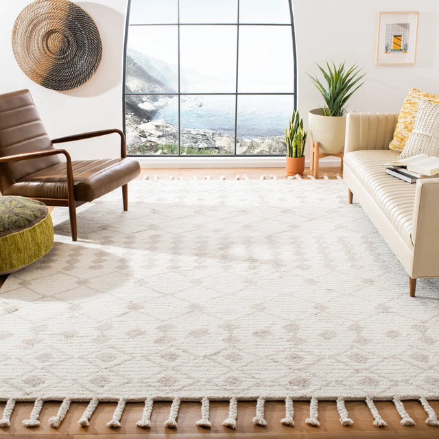 Safavieh Casablanca 8'-0" x 10'-0" Rug in Ivory / Beige