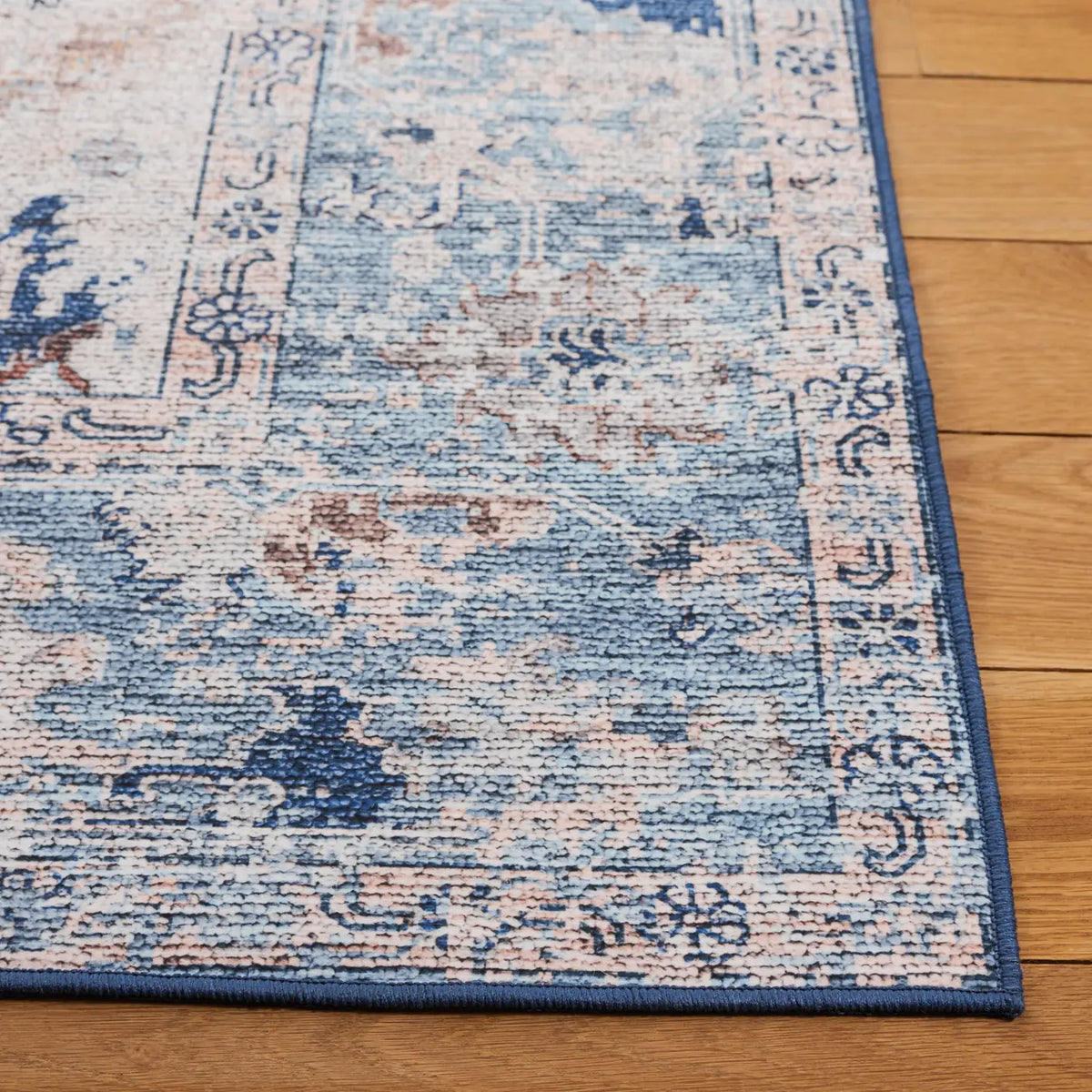 Safavieh Tucson 4'-0" x 6'-0" Rug in Blue / Beige
