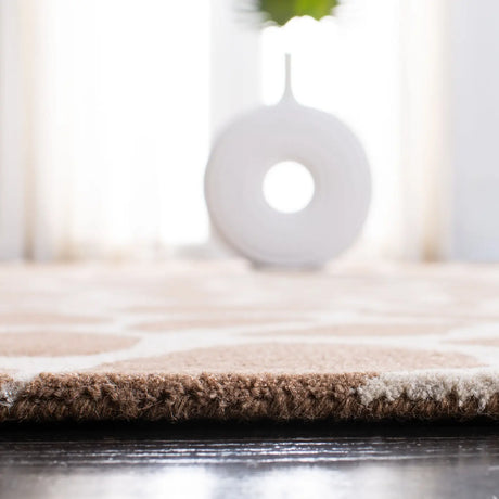 Safavieh Soho 3'-6" x 5'-6" Rug in Beige / Brown