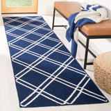 Safavieh Dhurries 2'-6" x 6'-0" Rug in Navy / Ivory