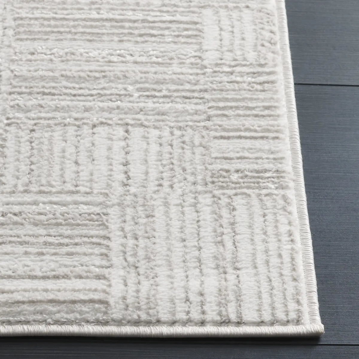 Safavieh Orchard 4'-0" x 6'-0" Rug in Ivory / Ivory