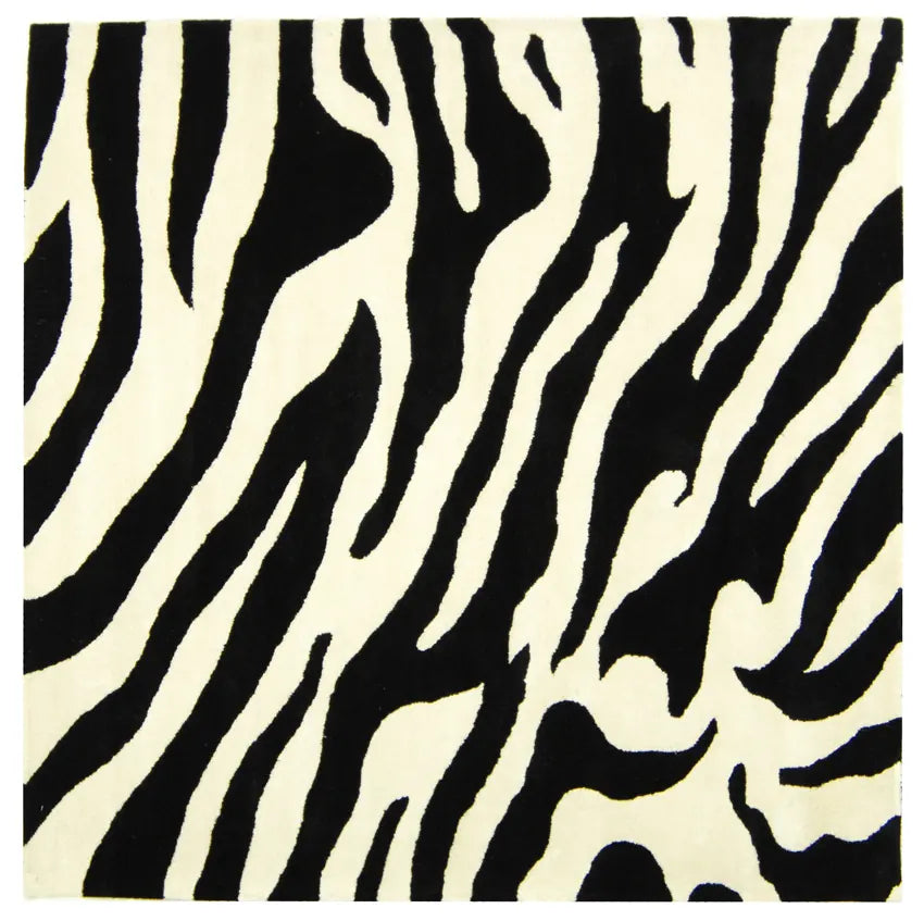 Safavieh Soho 6'-0" x 6'-0" Rug in White / Black