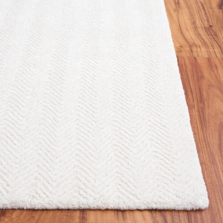 Safavieh Glamour 4'-0" x 6'-0" Rug in Ivory