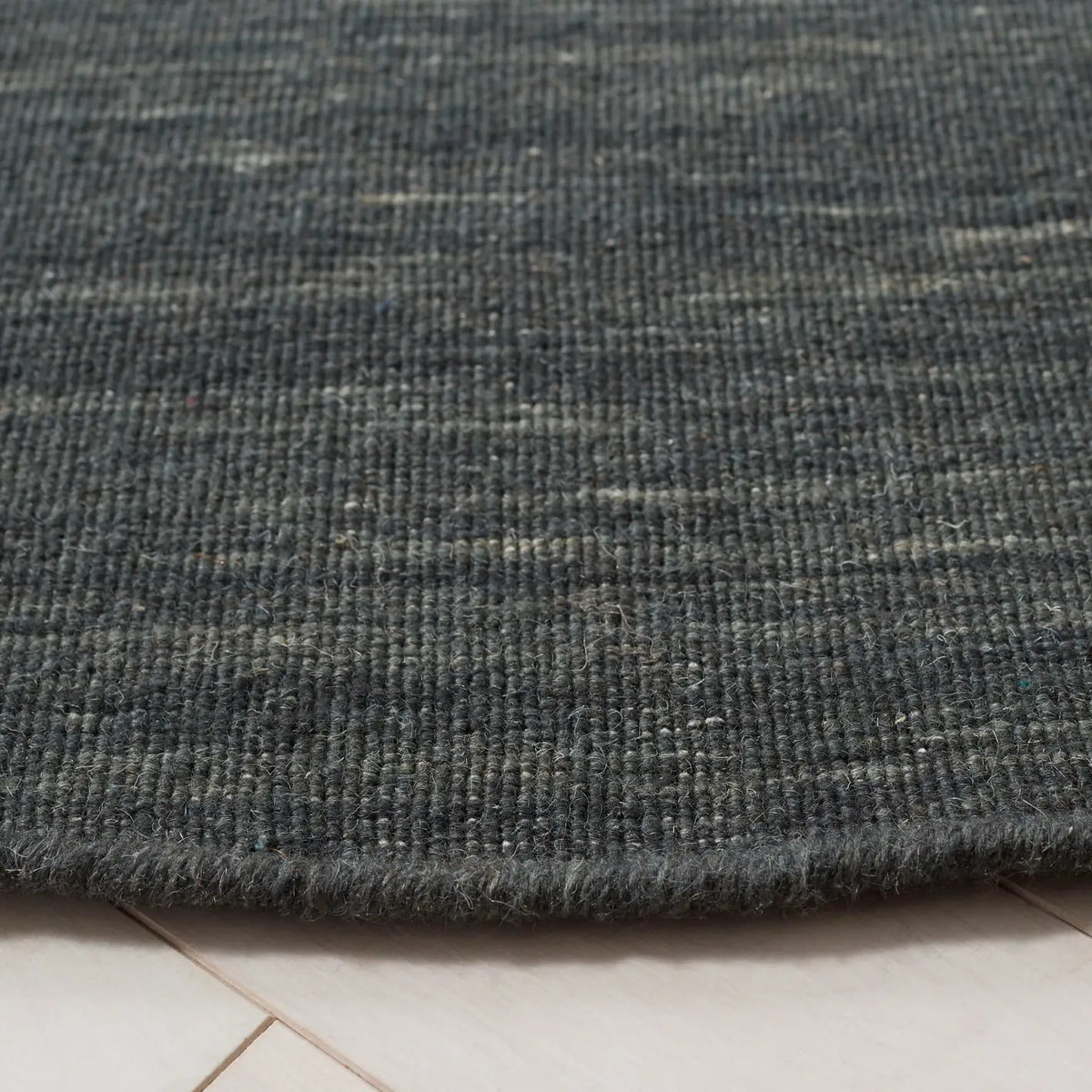 Safavieh Kilim 6'-0" x 6'-0" Rug in Charcoal / Grey