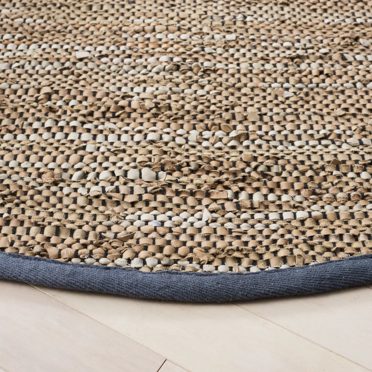 Safavieh Vintage Leather 7'-0" x 7'-0" Rug in Blue / Grey