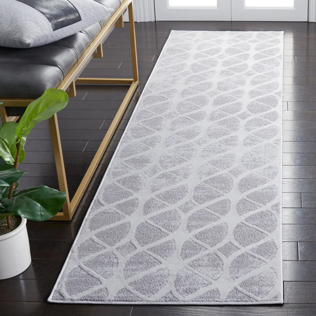 Safavieh Amelia 700 2'-2" x 8'-0" Rug in Grey / Ivory
