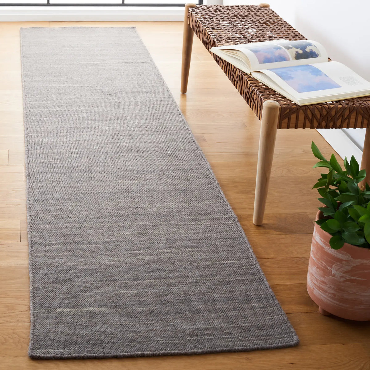 Safavieh Kilim 2'-3" x 9'-0" Rug in Light Grey