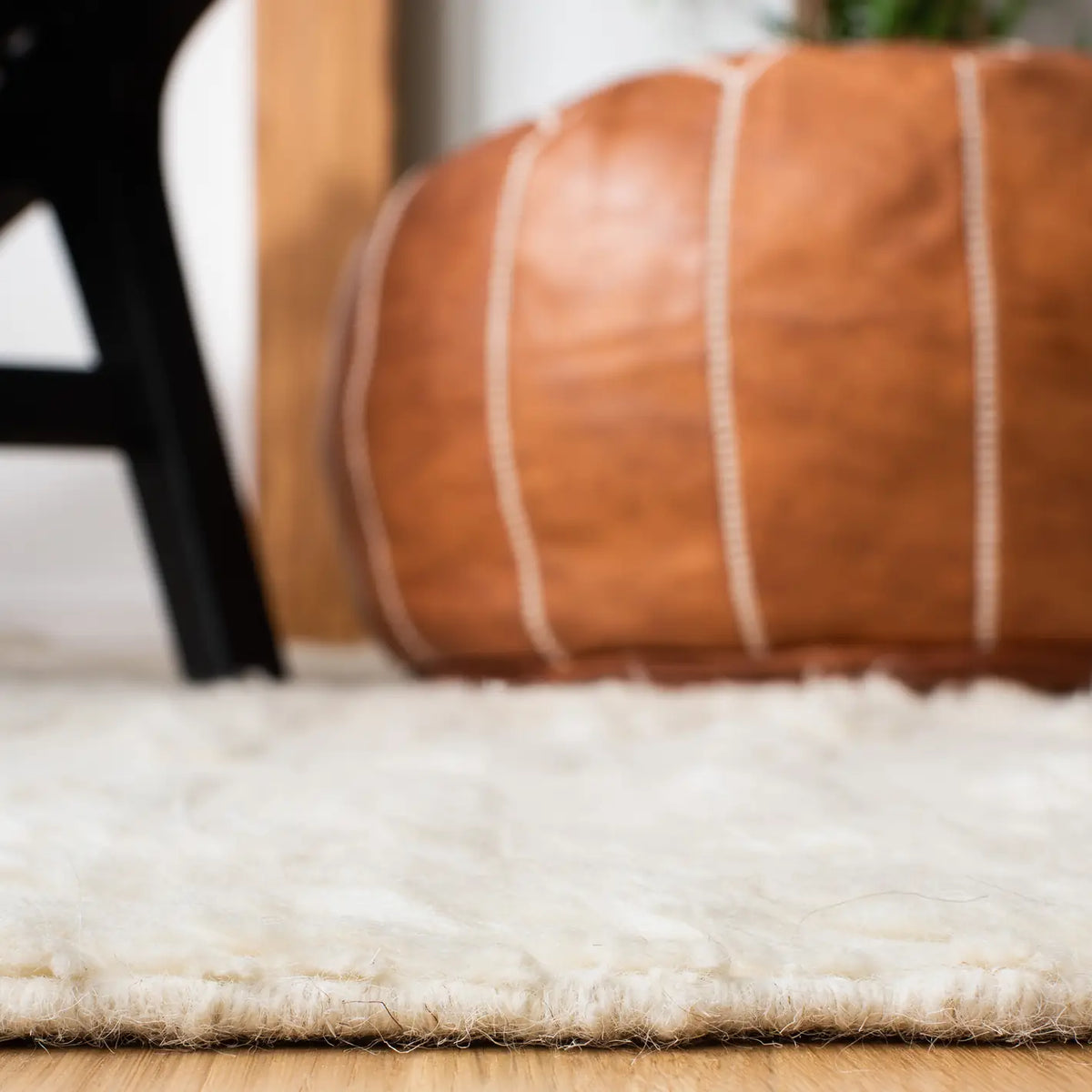 Safavieh Casablanca 5'-0" x 8'-0" Rug in Ivory