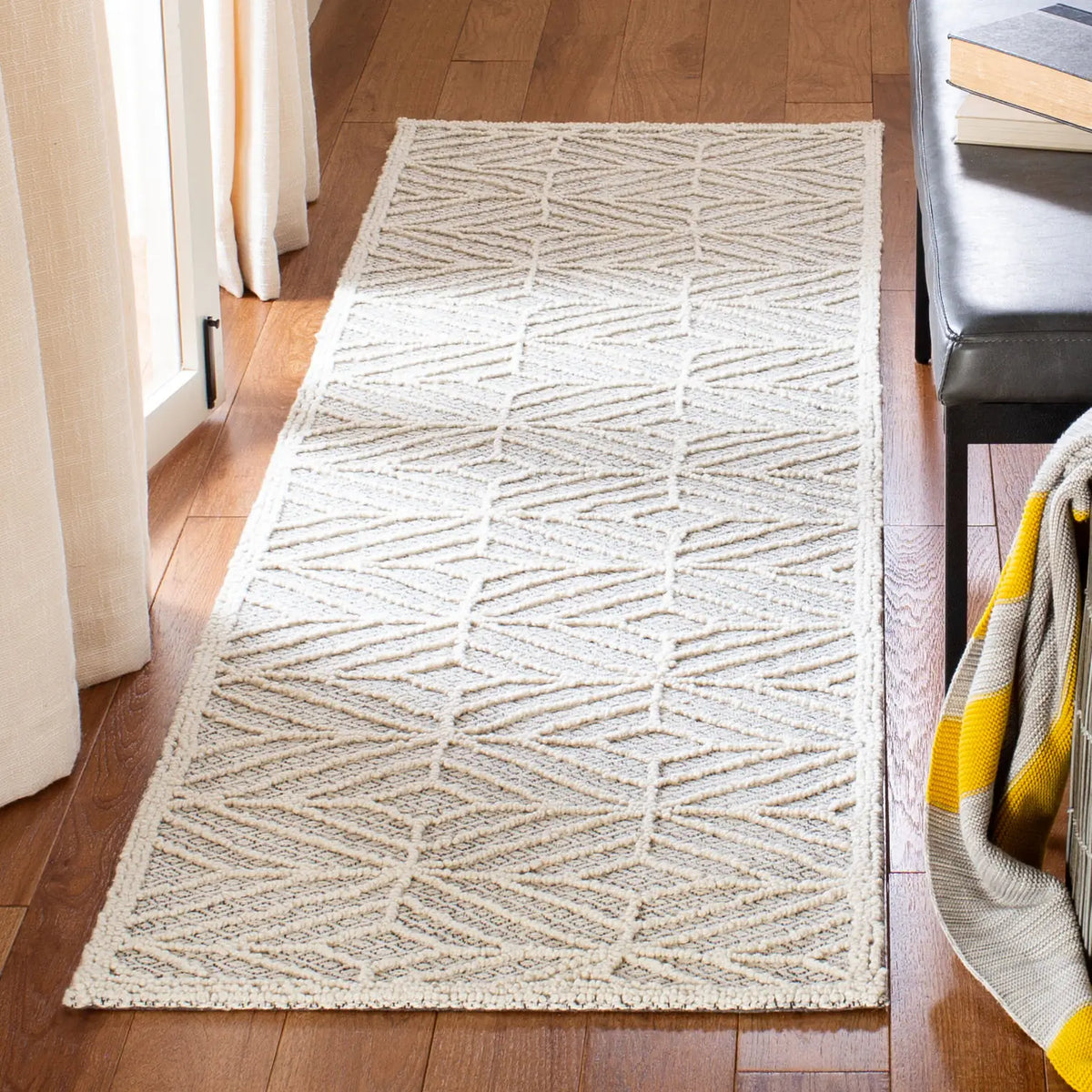 Safavieh Trace 2'-3" x 8'-0" Rug in Ivory / Black
