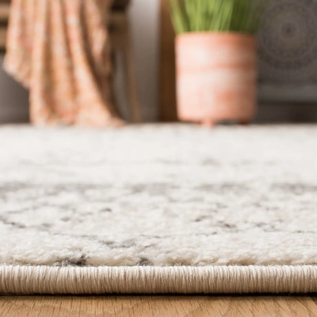 Safavieh Tulum 4'-0" x 6'-0" Rug in Ivory / Grey