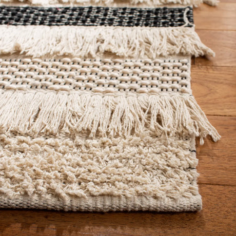Safavieh Natura 4'-0" x 6'-0" Rug in Ivory / Black