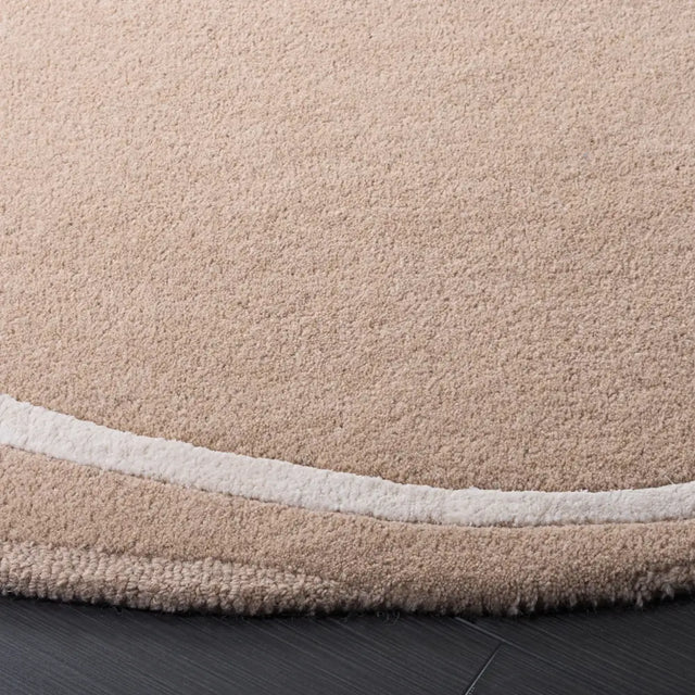 Safavieh Fifth Avenue 6'-0" x 6'-0" Rug in Beige / Ivory