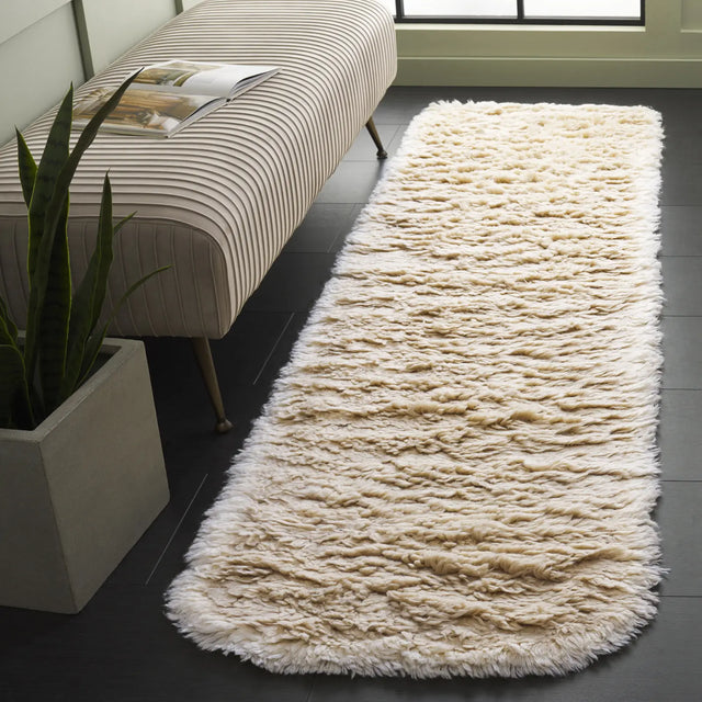 Safavieh Casablanca 2'-3" x 8'-0" Rug in Beige / Ivory