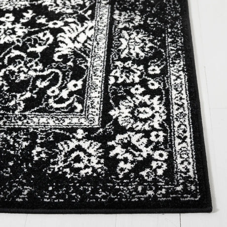 Safavieh Adirondack 4'-0" x 6'-0" Rug in Black / Ivory