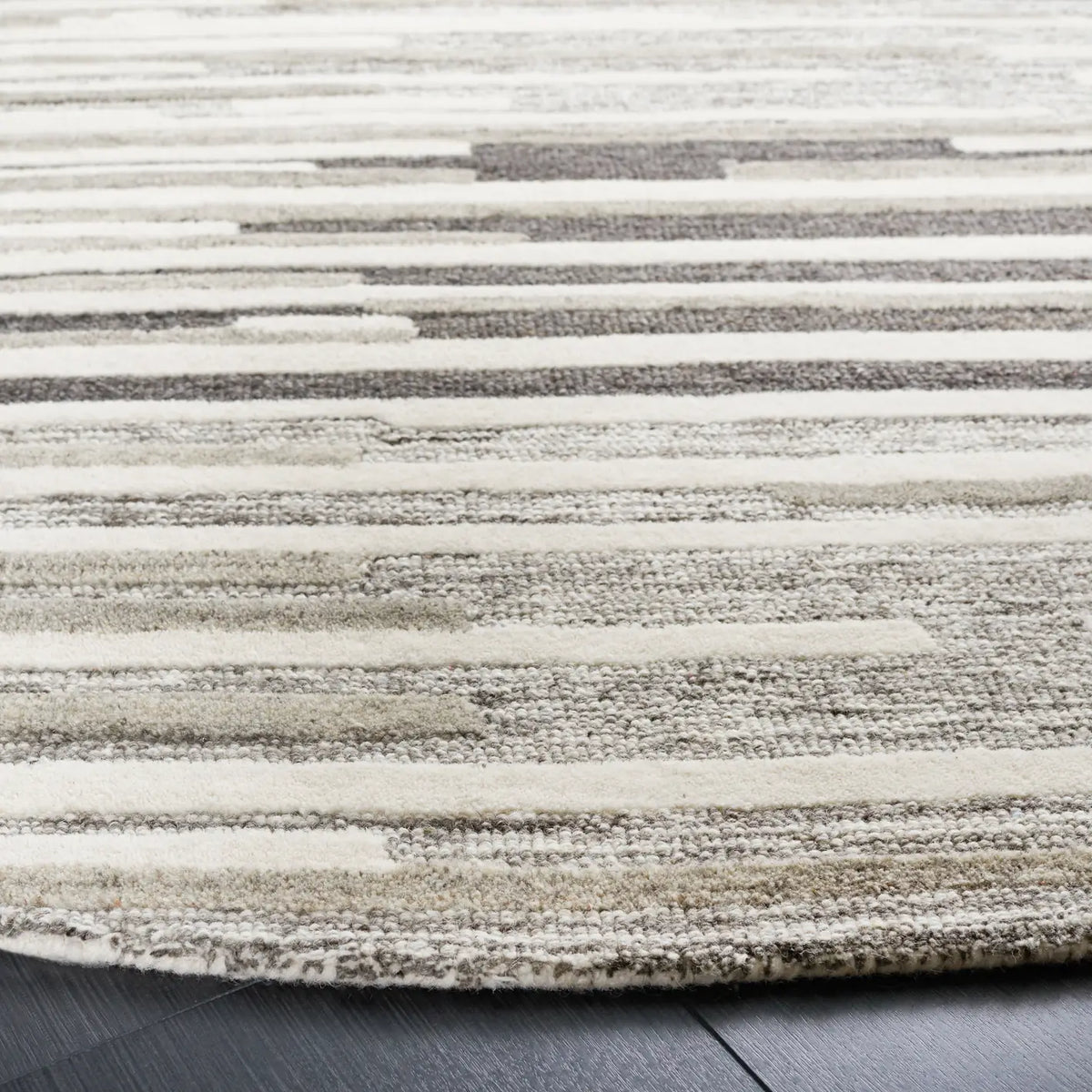 Safavieh Fifth Avenue 7'-0" x 7'-0" Rug in Natural / Grey