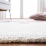 Safavieh Blossom 4'-0" x 6'-0" Rug in Pink / Ivory