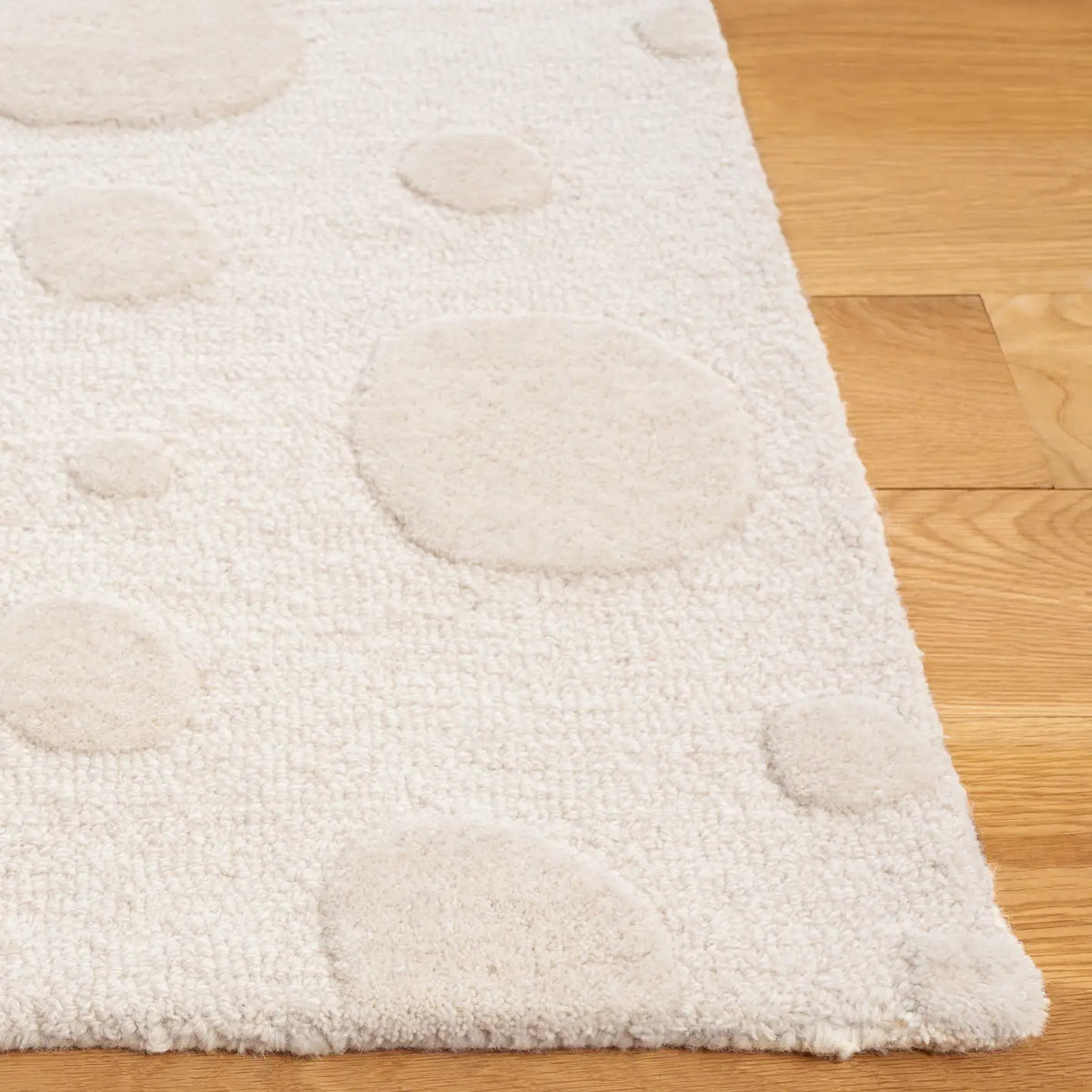Safavieh Cambridge 4'-0" x 6'-0" Rug in Ivory