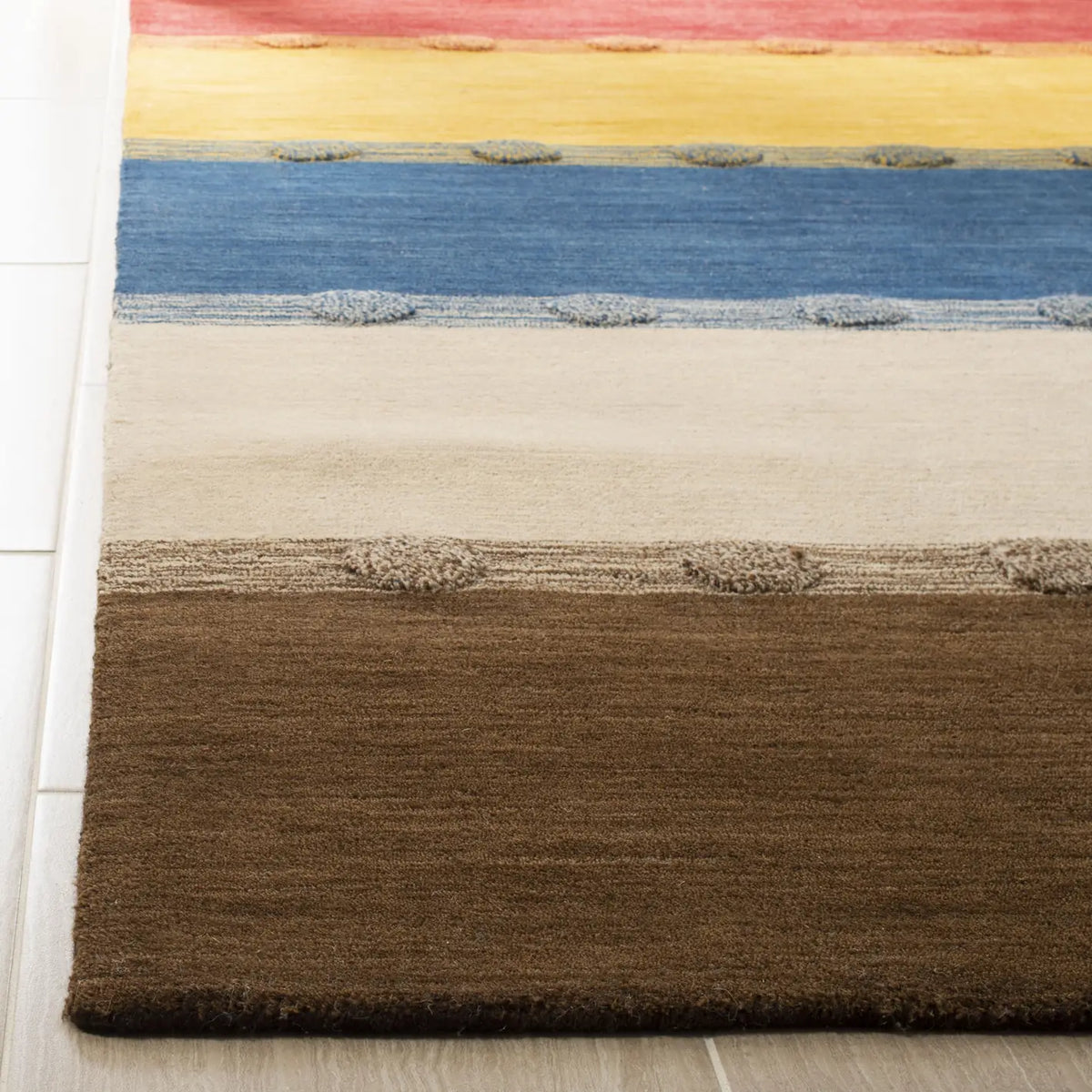 Safavieh Himalaya 4'-0" x 6'-0" Rug in Beige / Multi