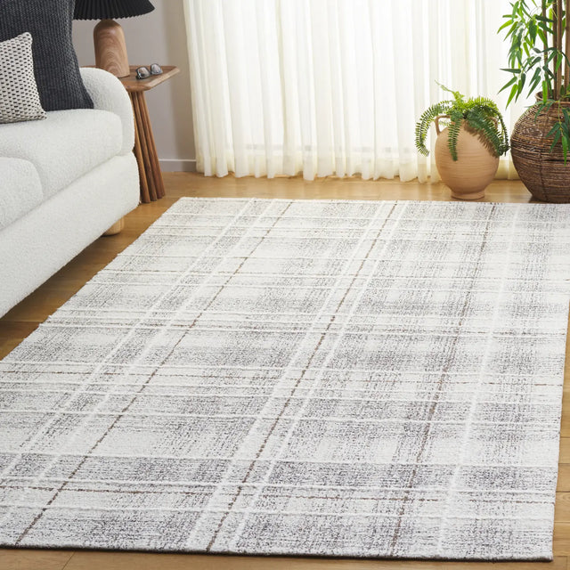 Safavieh Genre 4'-0" x 6'-0" Rug in Ivory / Brown