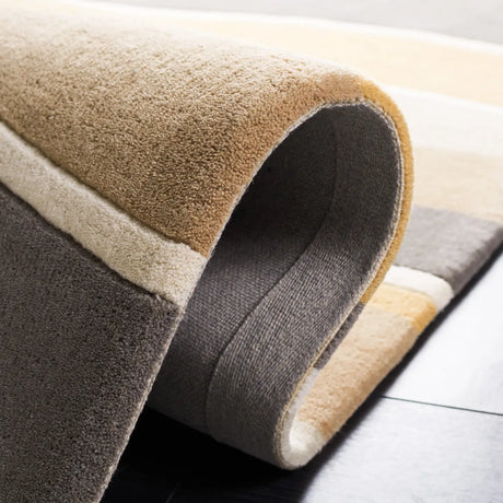 Safavieh Soho 5'-0" x 8'-0" Rug in Grey / Gold