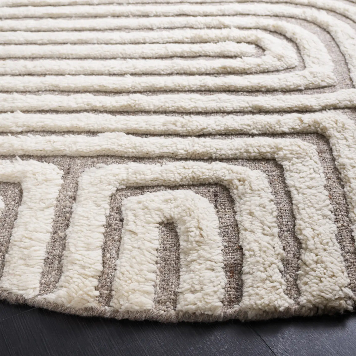 Safavieh Kilim 6'-0" x 6'-0" Rug in Beige / Ivory