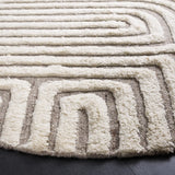 Safavieh Kilim 6'-0" x 6'-0" Rug in Beige / Ivory
