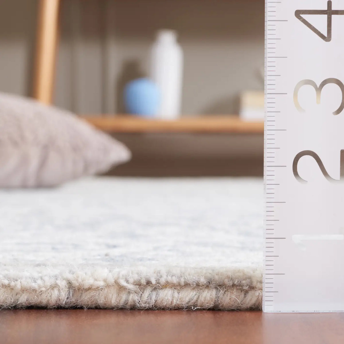Safavieh Dip Dye 4'-0" x 6'-0" Rug in Grey / Ivory