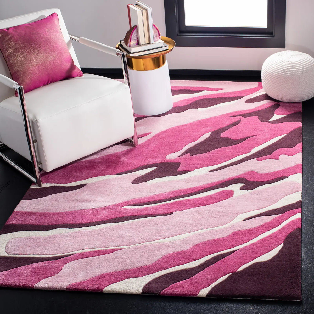 Safavieh Soho 3'-6" x 5'-6" Rug in Pink / Rose