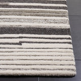 Safavieh Fifth Avenue 4'-0" x 6'-0" Rug in Natural / Grey