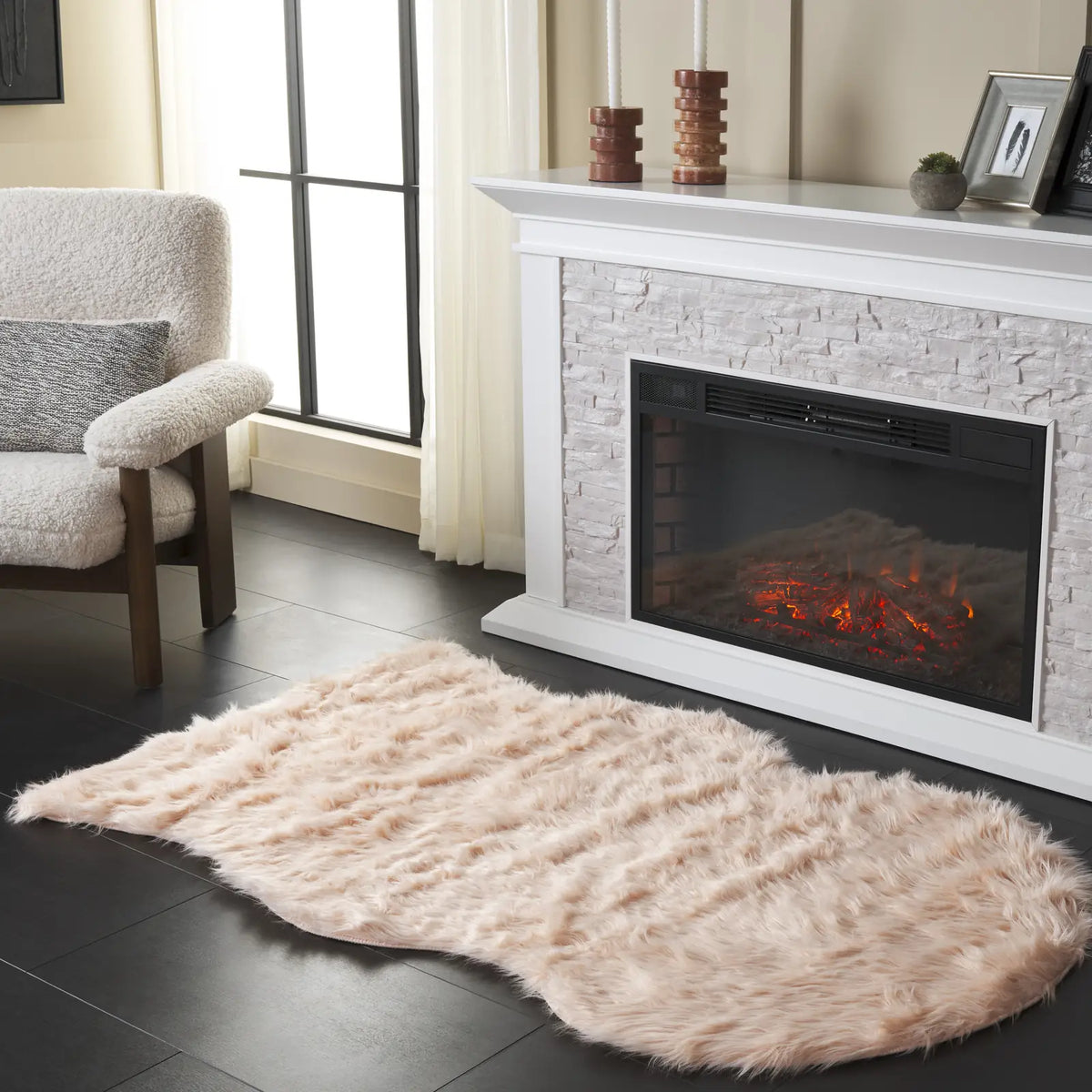 Safavieh Faux Sheep Skin 3'-0" x 5'-0" Rug in Light Pink