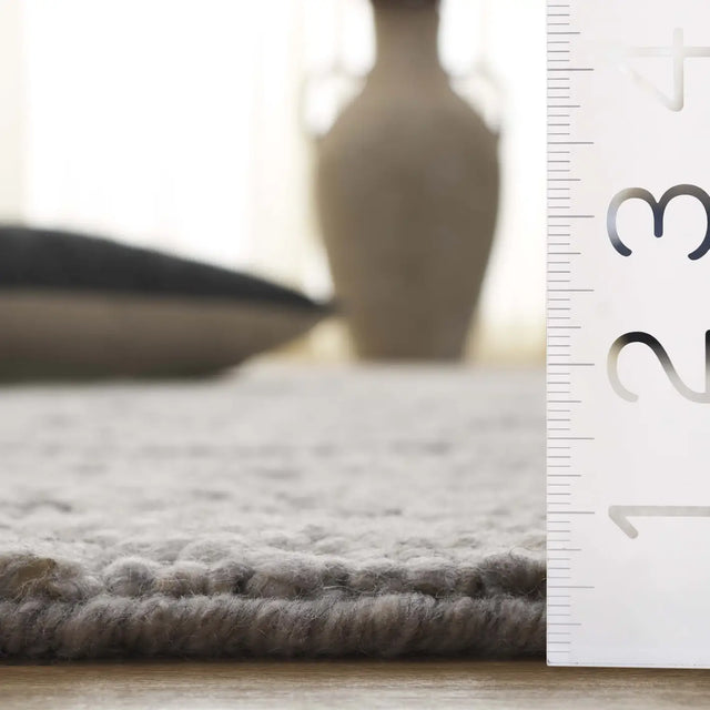 Safavieh Natura 5'-0" x 8'-0" Rug in Grey / Black