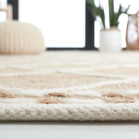 Safavieh Natural Fiber 4'-0" x 6'-0" Rug in Natural / Ivory