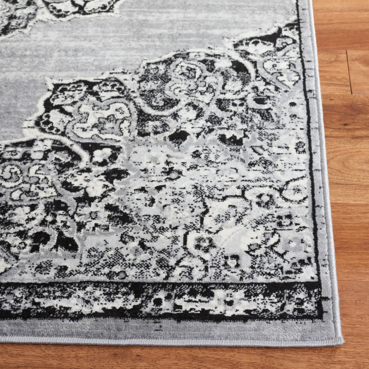 Safavieh Brentwood 4'-0" x 6'-0" Rug in Grey / Black