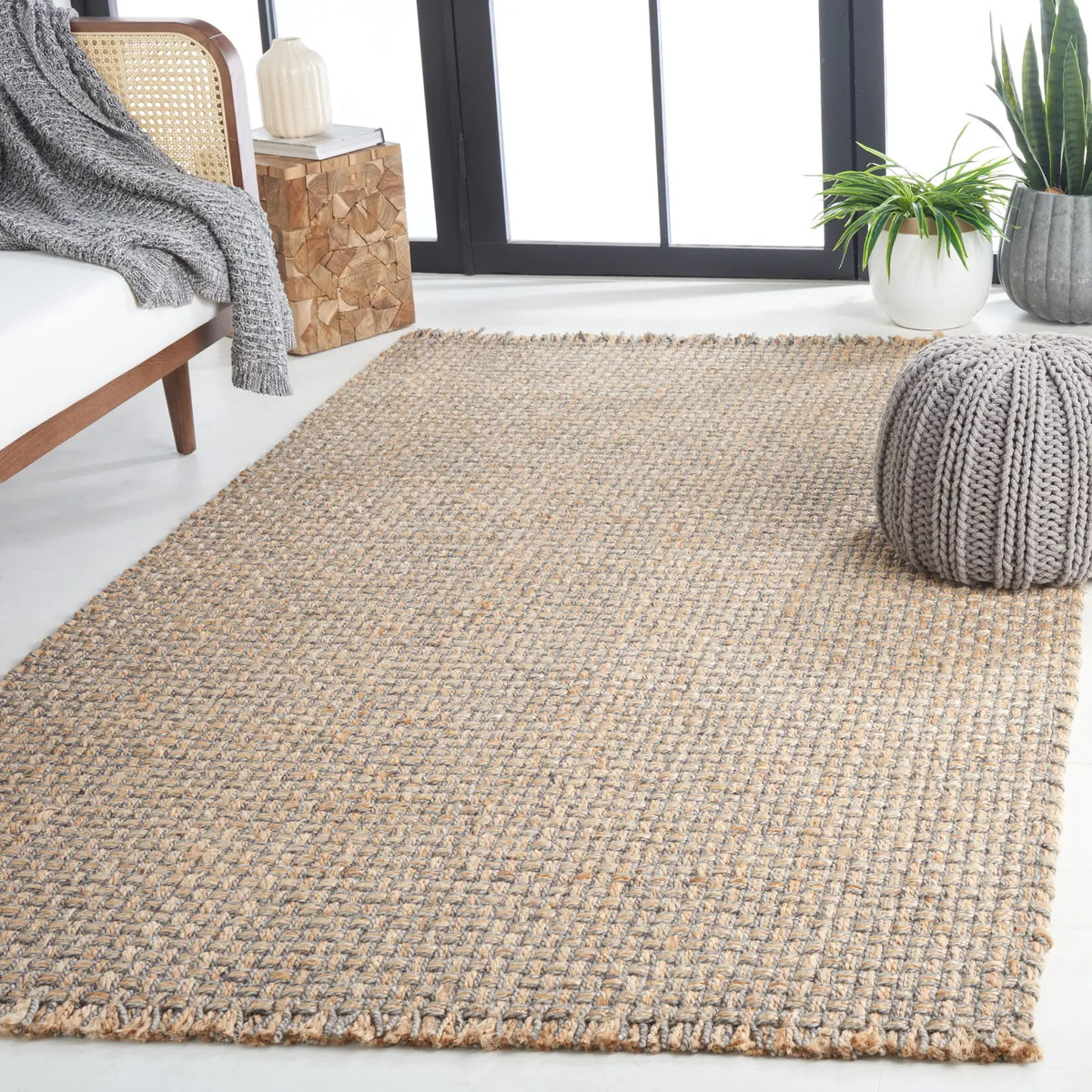 Safavieh Natural Fiber 4'-0" x 6'-0" Rug in Natural / Grey