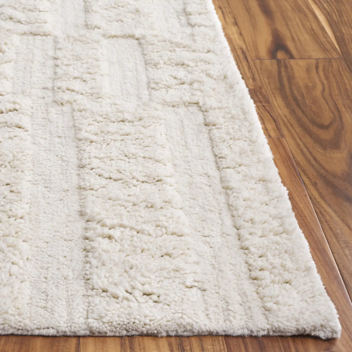 Safavieh Vermont 4'-0" x 6'-0" Rug in Ivory