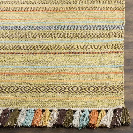 Safavieh Montauk 5'-0" x 8'-0" Rug in Green / Multi