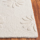 Safavieh Mykonos 4'-0" x 6'-0" Rug in Ivory