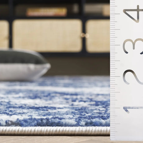 Safavieh Amelia 700 4'-0" x 6'-0" Rug in Ivory / Navy