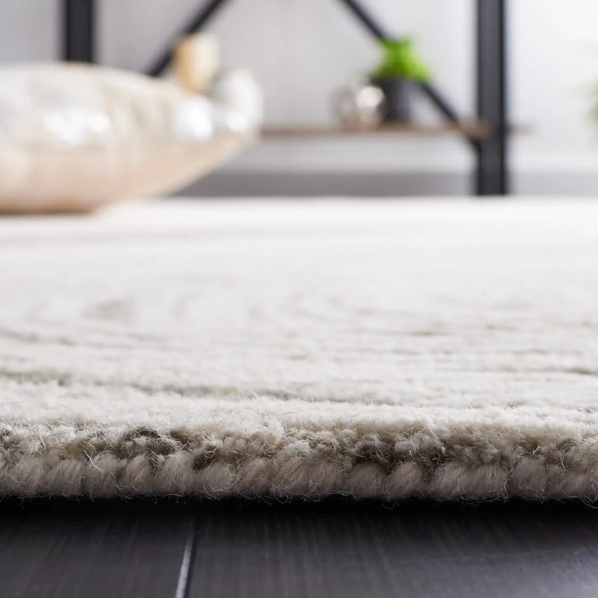 Safavieh Abstract 4'-0" x 6'-0" Rug in Charcoal / Ivory