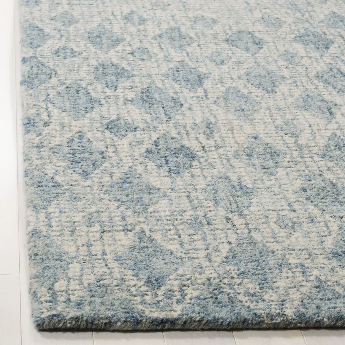 Safavieh Abstract 6'-0" x 9'-0" Rug in Ivory / Blue