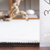 Safavieh Casablanca 4'-0" x 6'-0" Rug in Ivory / Black