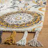 Safavieh Suzani 5'-0" x 8'-0" Rug in Light Green / Ivory