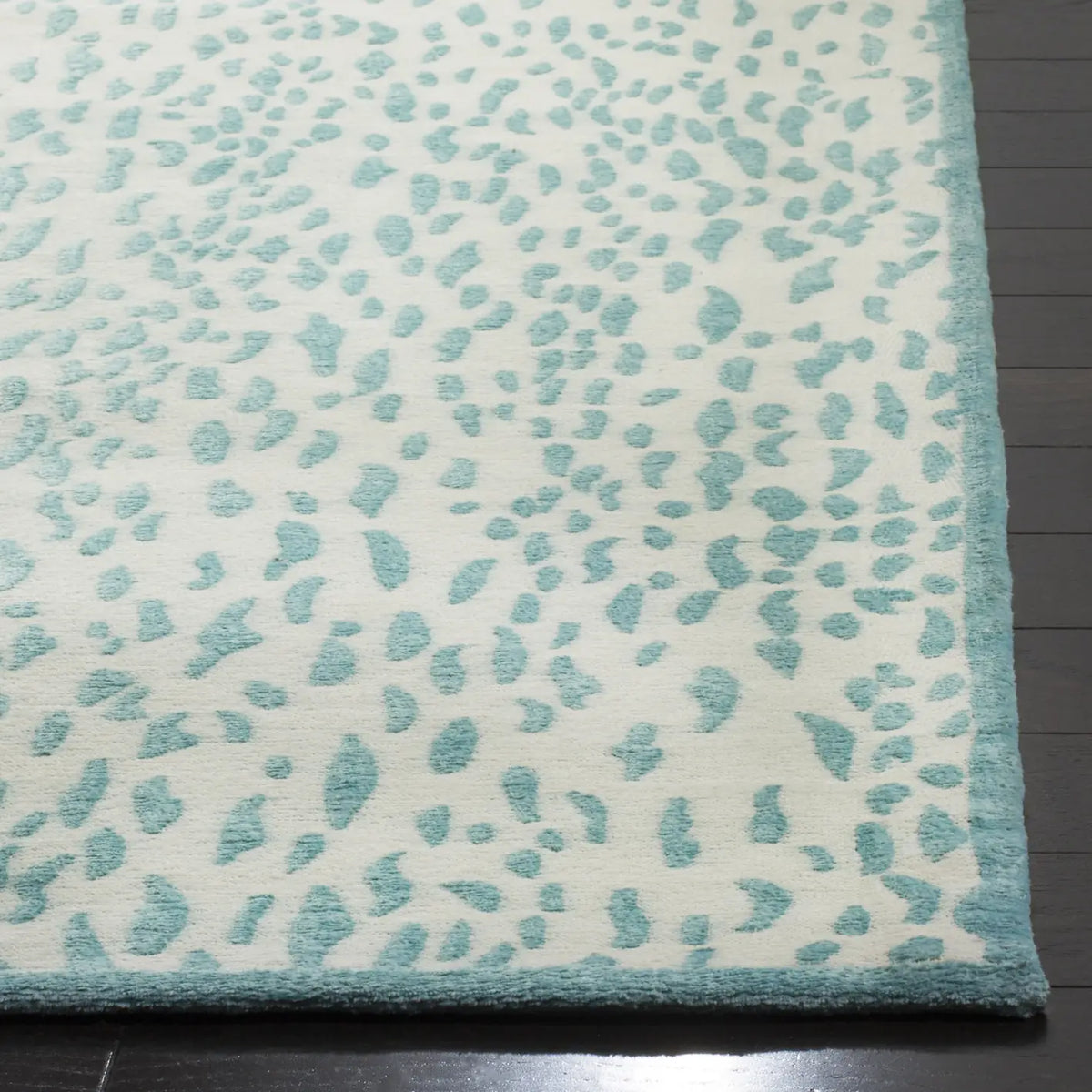 Safavieh Marbella 5'-0" x 8'-0" Rug in Ivory / Turquoise